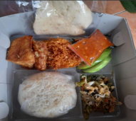 Nasi Kotak Ayam Goreng Bumbu Serundeng