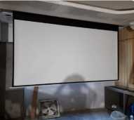 Layar proyektor motorized 133" ratio 16:9 Wide Screen