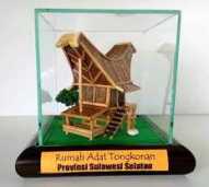 souvenir rumah adat